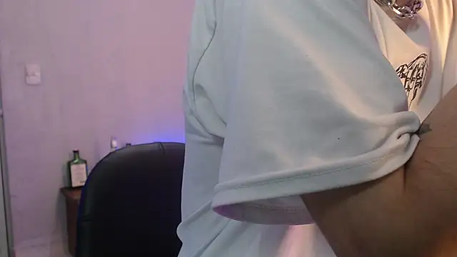 Snapshot of Andy_bapho chatting on January 4, 2:25 pm Andy bapho online show from January 4, 2:25 pm