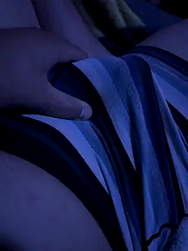 Snapshot of yungsexy- chatting on September 16, 3:18 am yungsexy- online show from September 16, 3:18 am