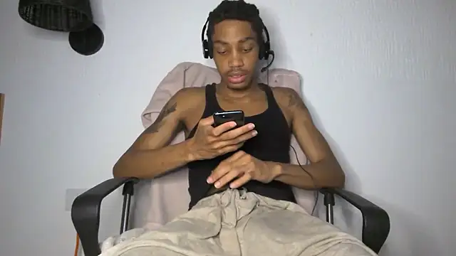 Skinnyblackman online show from June 12, 2:32 am