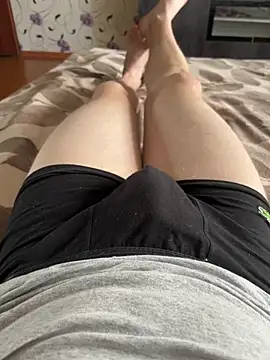 red red00 online show from April 1, 8:05 am