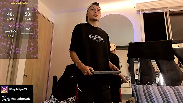 soyander03  online show from March 14, 7:59 am