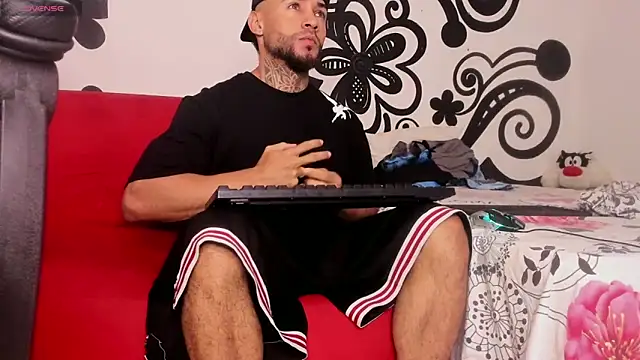 Snapshot of BruceNixon chatting on September 14, 8:44 pm BruceNixon online show from September 14, 8:44 pm