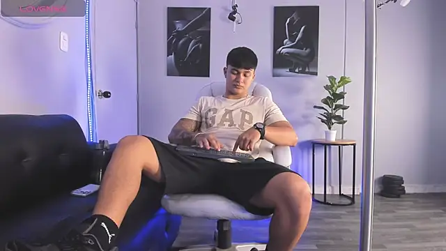 Cristopher strong online show from March 3, 1:40 pm