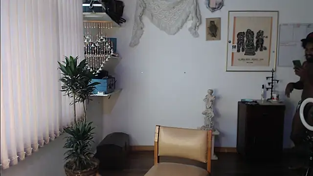 Siriss boyrag online show from October 18, 2:44 pm