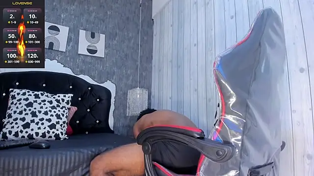 Snapshot of Jack_Muscles69_ chatting on February 13, 12:11 pm Jack Muscles69  online show from February 13, 12:11 pm