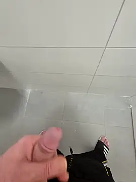 kisbiro77777 online show from February 26, 10:11 pm