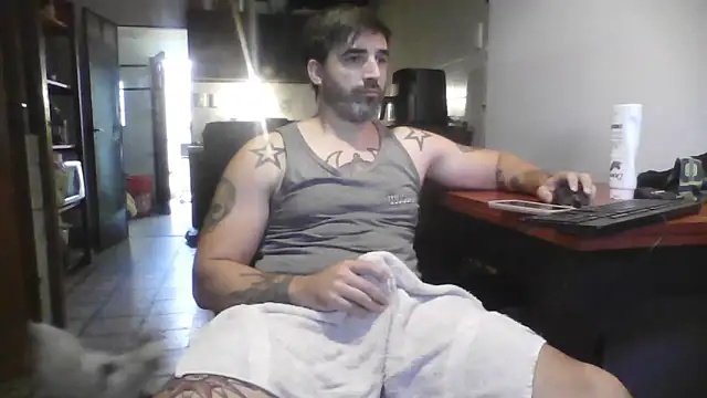 ozzypsico13 online show from April 4, 7:00 pm