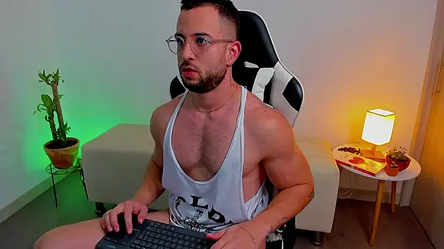 dafboy1 online show from December 2, 3:04 pm