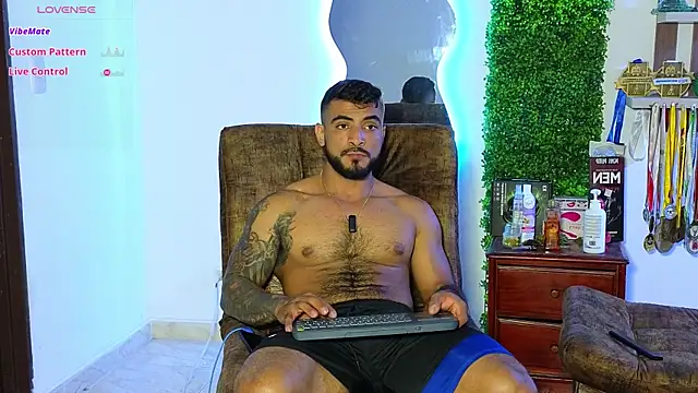 ERIC HARRISON online show from February 6, 11:37 pm