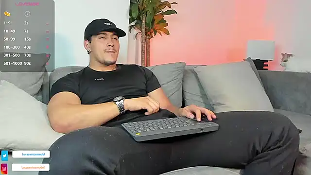Snapshot of lucasanto_ chatting on February 12, 4:23 am lucasanto  online show from February 12, 4:23 am