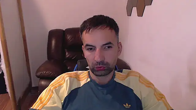 Snapshot of Leo_1617 chatting on September 27, 8:39 pm Leo 1617 online show from September 27, 8:39 pm