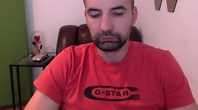 Snapshot of Leo_1617 chatting on December 6, 2:38 pm Leo 1617 online show from December 6, 2:38 pm