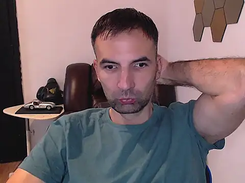 Snapshot of Leo_1617 chatting on October 13, 2:12 pm Leo 1617 online show from October 13, 2:12 pm