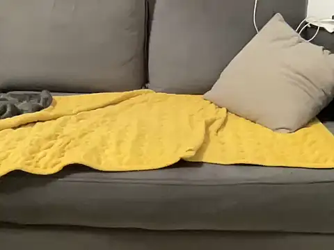 4small4inchlol online show from October 28, 8:55 pm