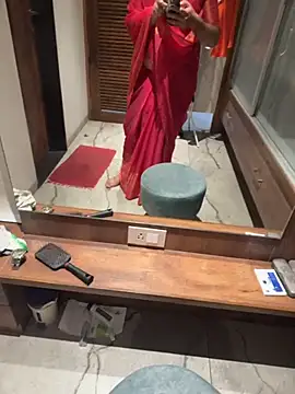 Snapshot of versatile_guy01 chatting on October 24, 3:41 am versatile guy01 online show from October 24, 3:41 am