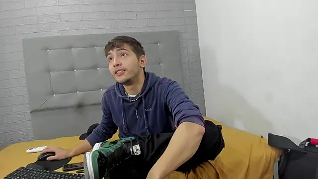 DiegoRogue  online show from December 13, 1:12 pm