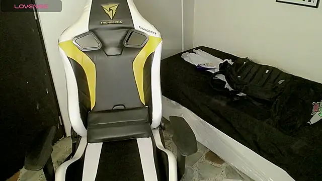 Snapshot of bby_santi chatting on October 3, 10:59 pm bby santi online show from October 3, 10:59 pm