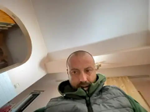 Snapshot of Nikolaiyy chatting on October 16, 12:07 am Nikolaiyy online show from October 16, 12:07 am