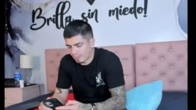 Snapshot of _mrcock chatting on December 10, 4:34 am mrcock online show from December 10, 4:34 am