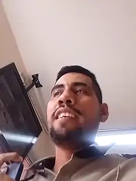 Snapshot of EnriquePersian197 chatting on December 19, 6:34 pm EnriquePersian197 online show from December 19, 6:34 pm