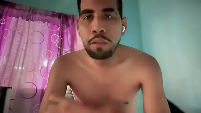 Snapshot of EnriquePersian197 chatting on February 18, 4:49 pm EnriquePersian197 online show from February 18, 4:49 pm