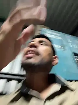 Snapshot of EnriquePersian197 chatting on February 19, 2:55 am EnriquePersian197 online show from February 19, 2:55 am