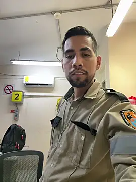 Snapshot of EnriquePersian197 chatting on October 15, 1:13 am EnriquePersian197 online show from October 15, 1:13 am