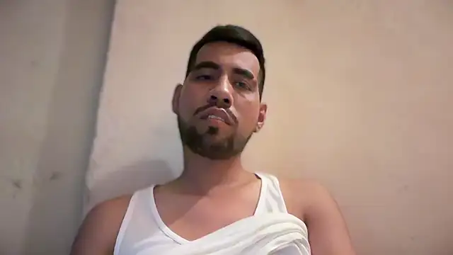 Snapshot of EnriquePersian197 chatting on February 15, 8:56 pm EnriquePersian197 online show from February 15, 8:56 pm