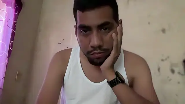 Snapshot of EnriquePersian197 chatting on December 25, 6:52 pm EnriquePersian197 online show from December 25, 6:52 pm