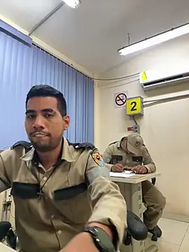 Snapshot of EnriquePersian197 chatting on March 19, 11:39 am EnriquePersian197 online show from March 19, 11:39 am