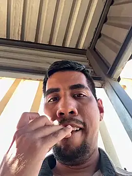 Snapshot of EnriquePersian197 chatting on December 2, 4:07 pm EnriquePersian197 online show from December 2, 4:07 pm