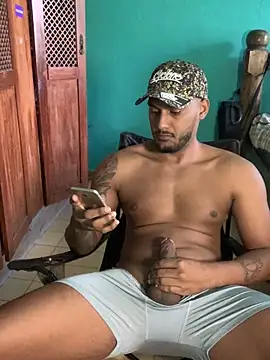 Snapshot of Pinocchiu chatting on December 11, 2:39 pm Pinocchiu online show from December 11, 2:39 pm