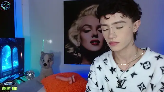 maxiy 001 online show from September 30, 3:23 am