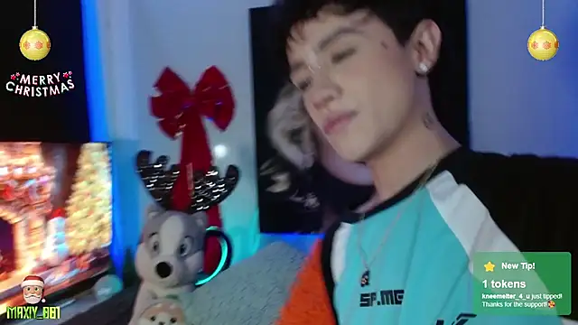 maxiy 001 online show from December 14, 7:40 am