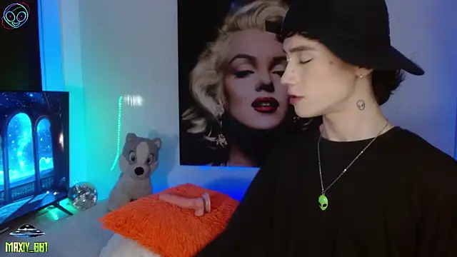 maxiy 001 online show from September 20, 3:39 am