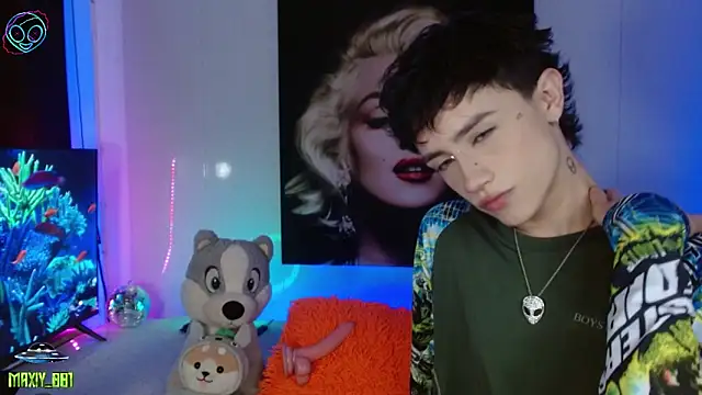 maxiy 001 online show from February 26, 4:35 pm