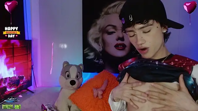 maxiy 001 online show from February 4, 5:53 am