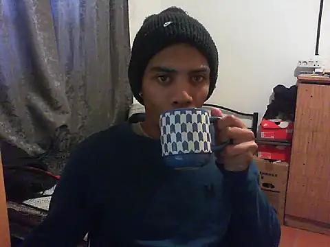 Snapshot of 29YOURZ_28_ chatting on September 12, 6:13 am 29YOURZ 28  online show from September 12, 6:13 am