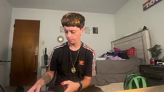 Snapshot of twentywithafelonyy chatting on September 27, 4:38 pm twentywithafelonyy online show from September 27, 4:38 pm