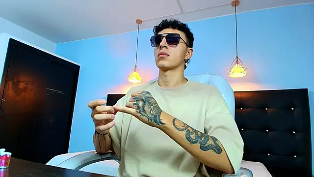 Lobo 17  online show from February 26, 4:14 am