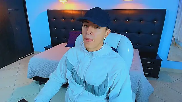 Lobo 17  online show from February 4, 4:26 am