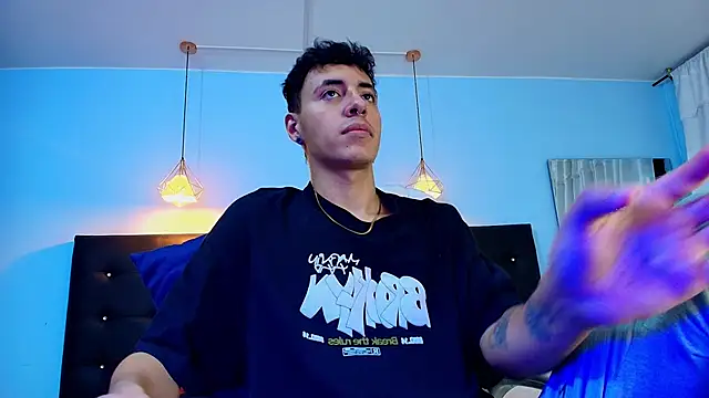 Lobo 17  online show from December 28, 3:47 am