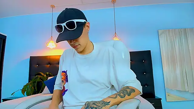 Lobo 17  online show from March 15, 10:11 pm