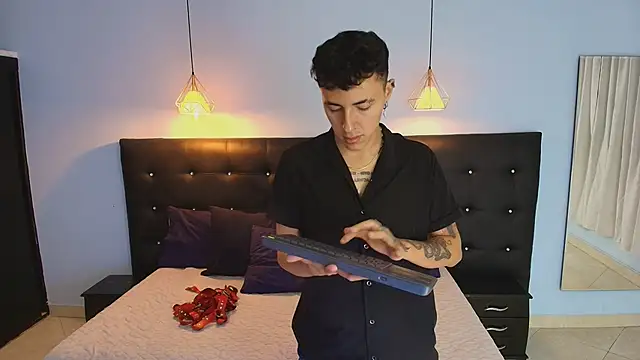 Lobo 17  online show from December 17, 3:50 am