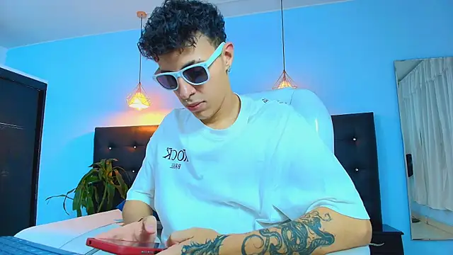 Lobo 17  online show from March 4, 4:06 am