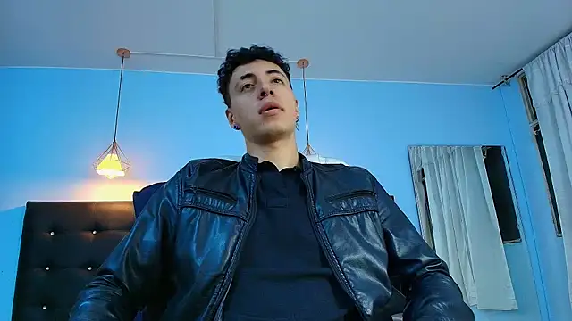 Lobo 17  online show from January 23, 2:23 am