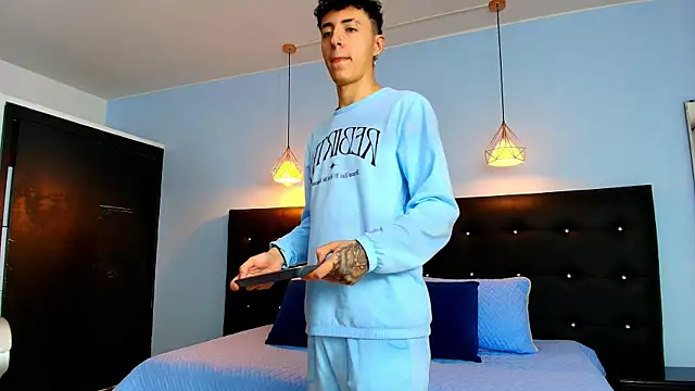 Lobo 17  online show from February 16, 4:09 am