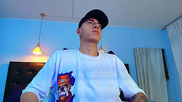 Lobo 17  online show from January 7, 3:05 am