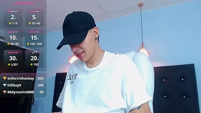 Lobo 17  online show from October 10, 4:17 am