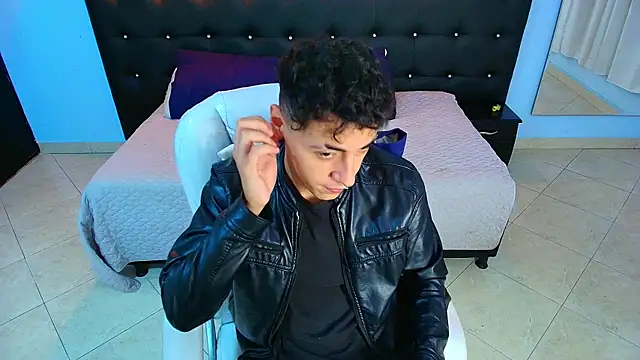 Lobo 17  online show from January 11, 3:44 am